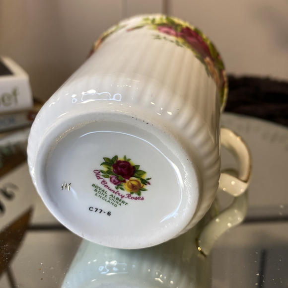 Royal Albert Old Country Roses Ribbed Bone China Coffee Tea Mug - Picture 5 of 6